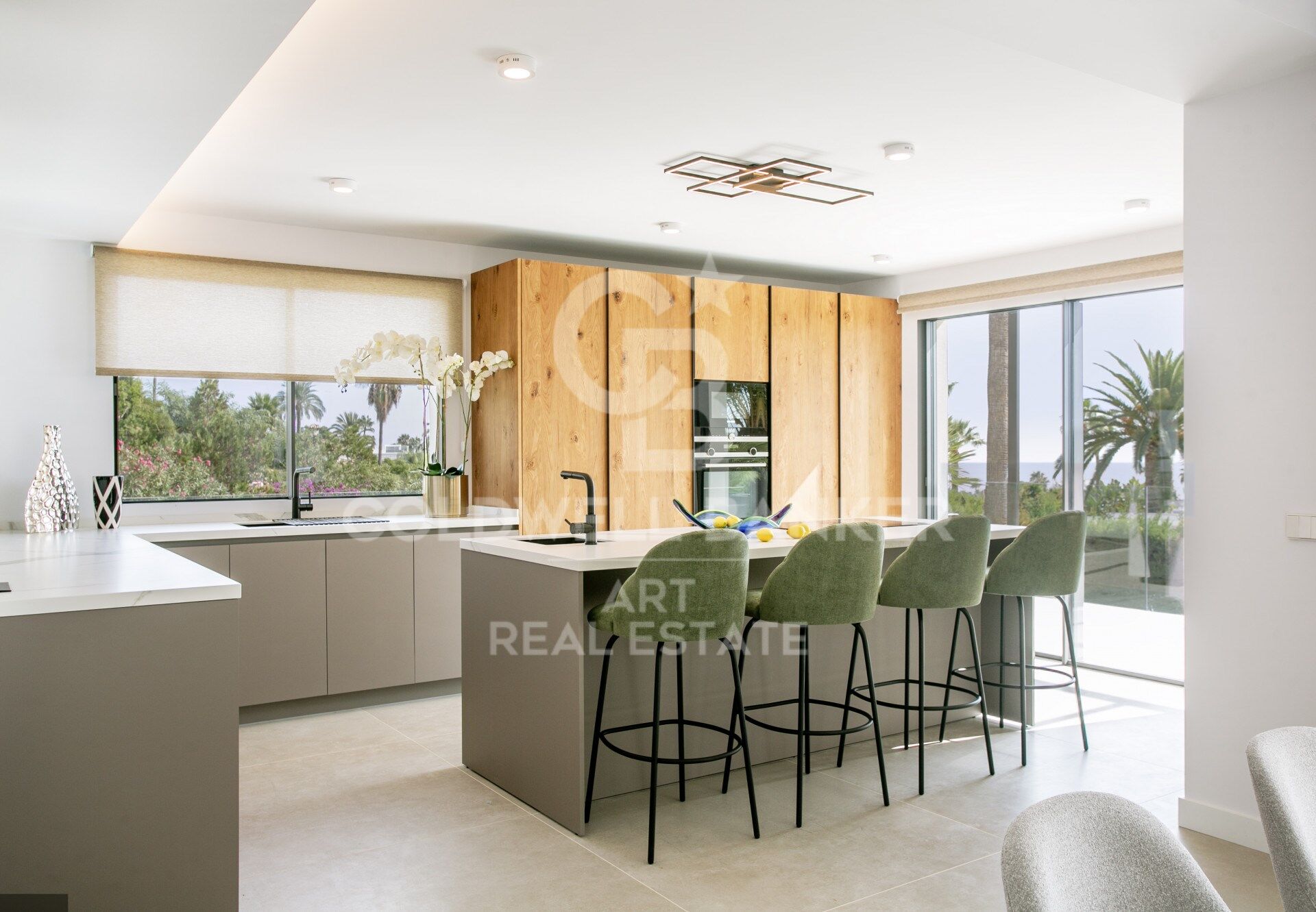 Luxury Villa with Sea Views in Marbella's Golden Mile