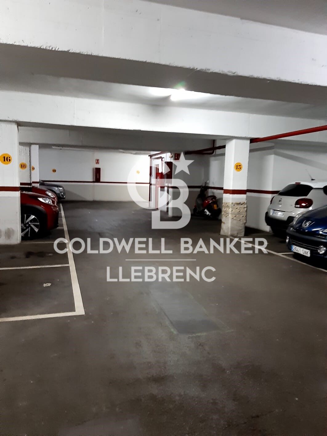 Parking space for sale on Calle Gomis