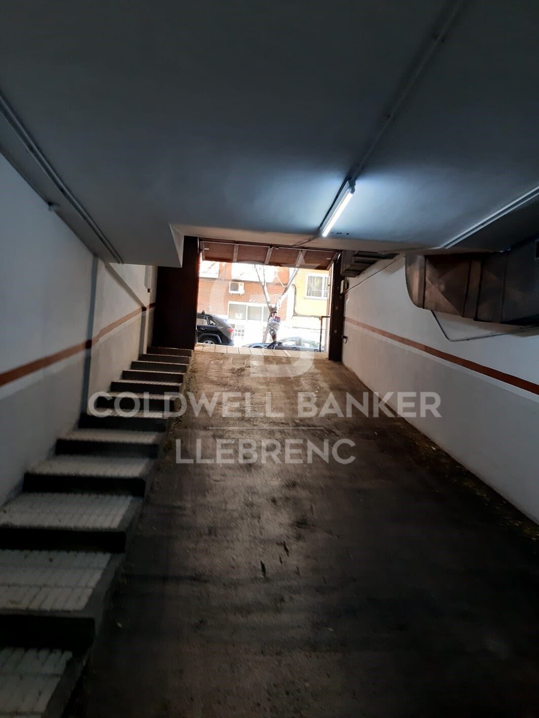 Parking space for sale on Calle Gomis