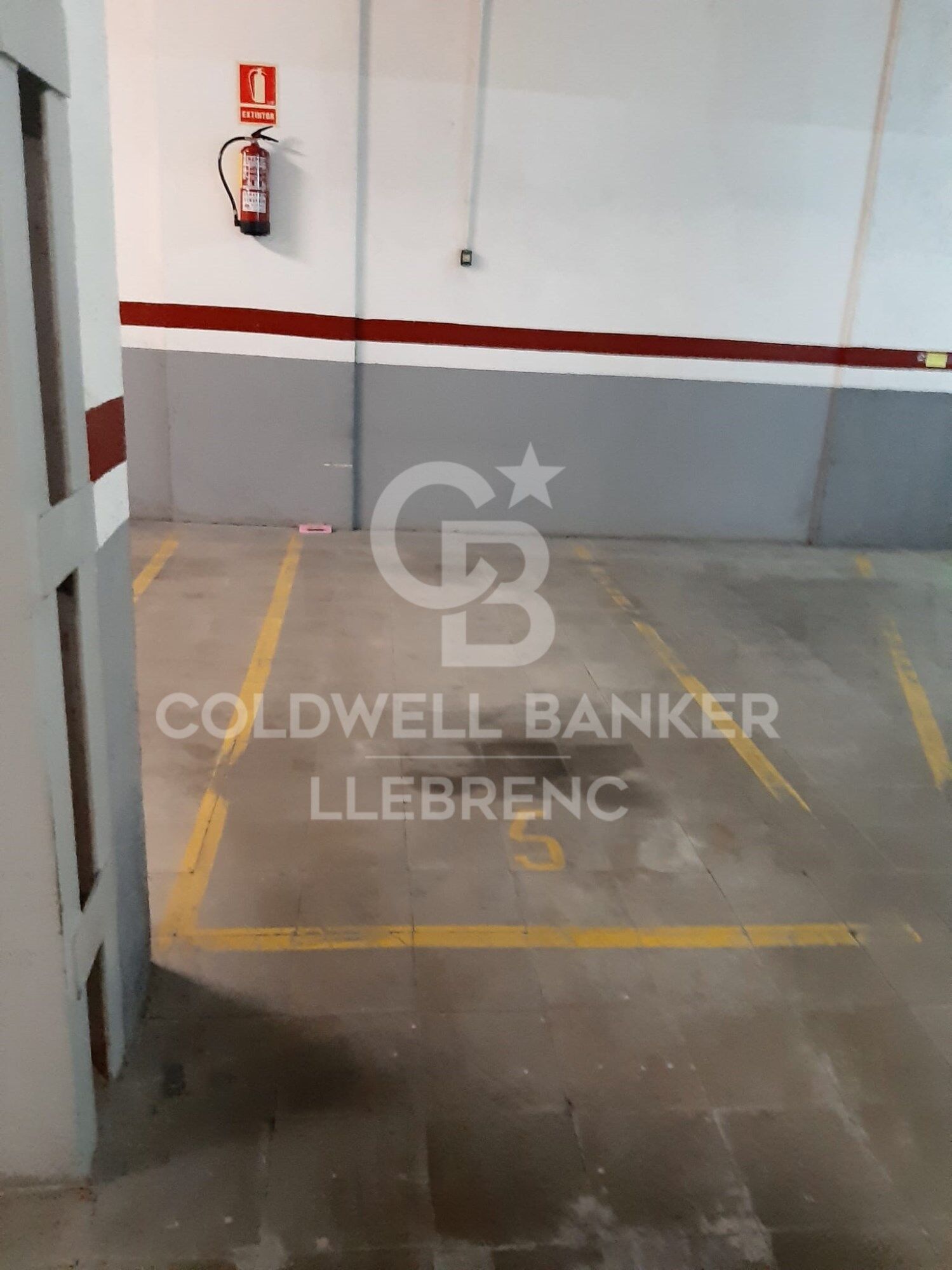 Plaza de aparcamiento en venta en la calle Esteve Terradas