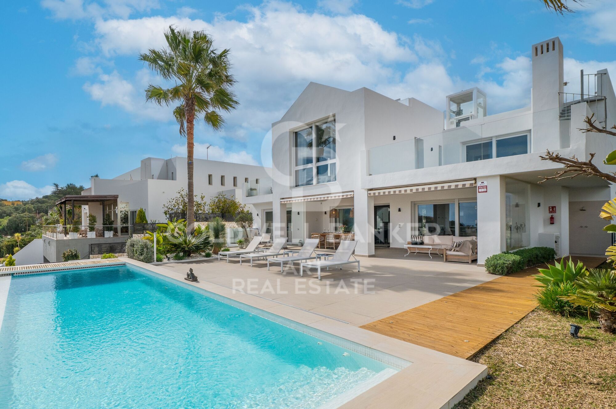 Villa moderna con sostenibilidad y vistas panorámicas al mar, Ojén, Marbella