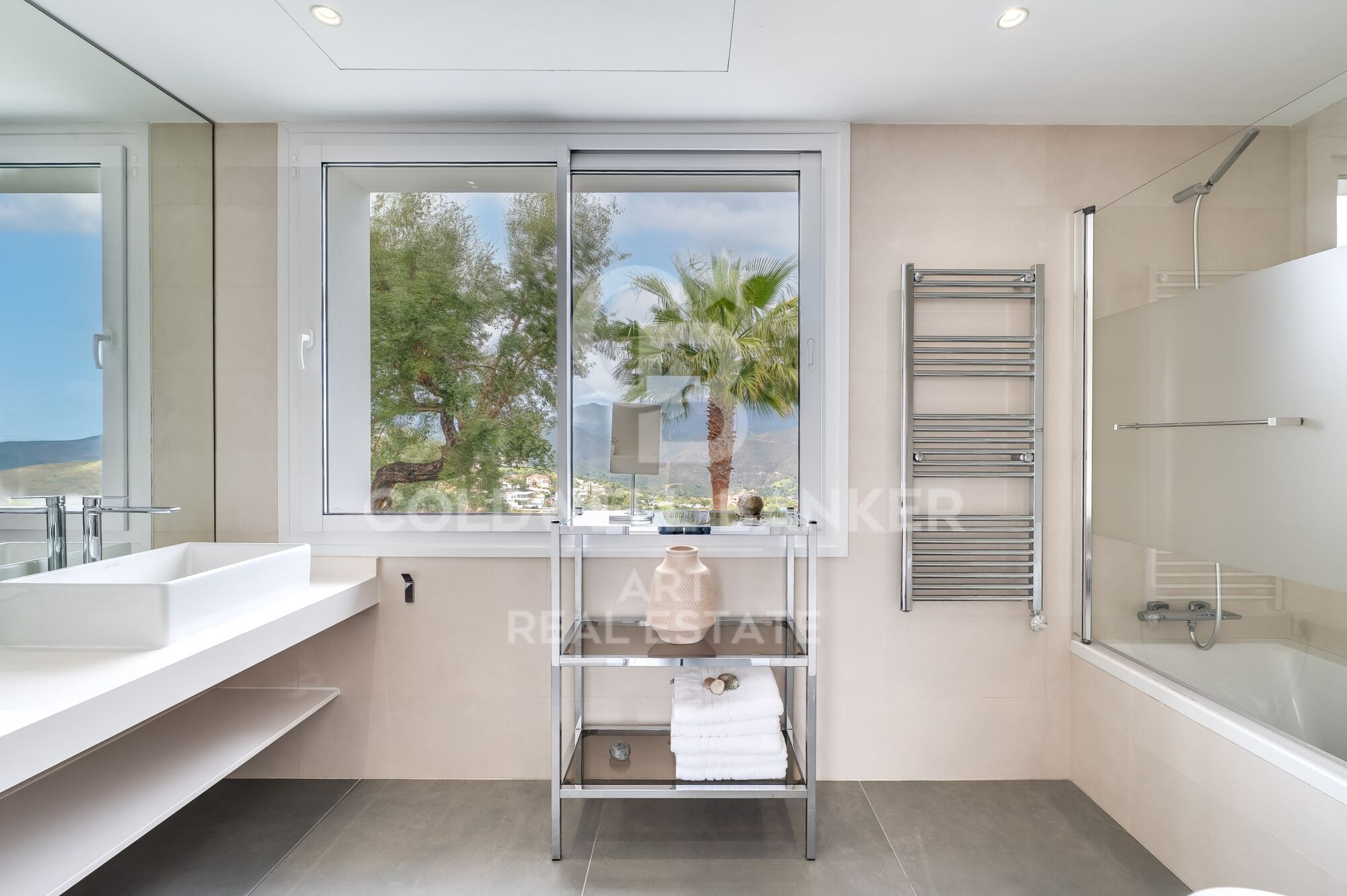 Villa moderna con sostenibilidad y vistas panorámicas al mar, Ojén, Marbella