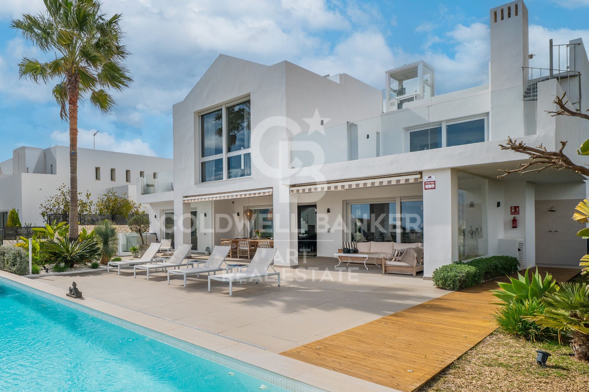 Villa moderna con sostenibilidad y vistas panorámicas al mar, Ojén, Marbella