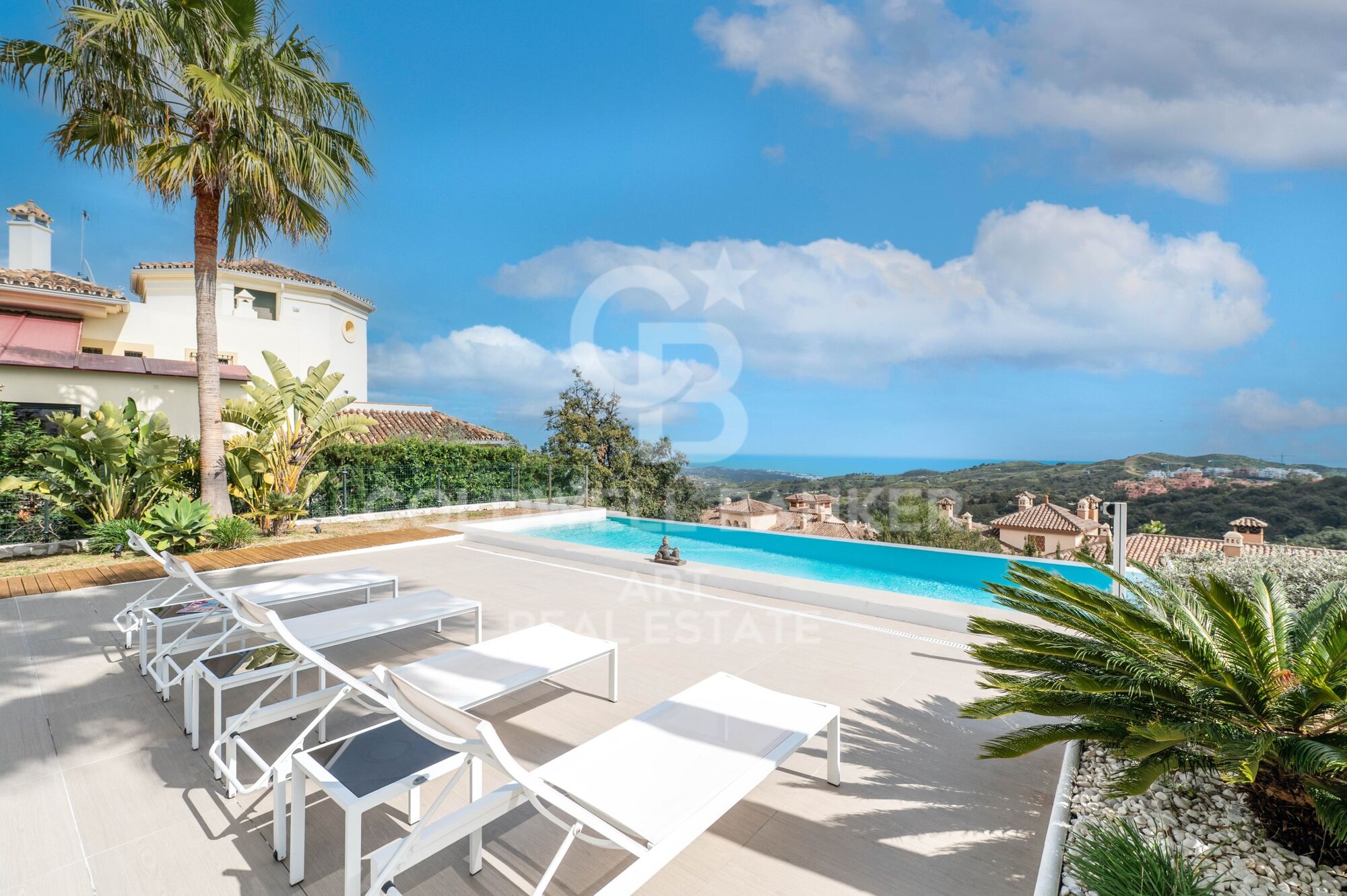 Villa moderna con sostenibilidad y vistas panorámicas al mar, Ojén, Marbella