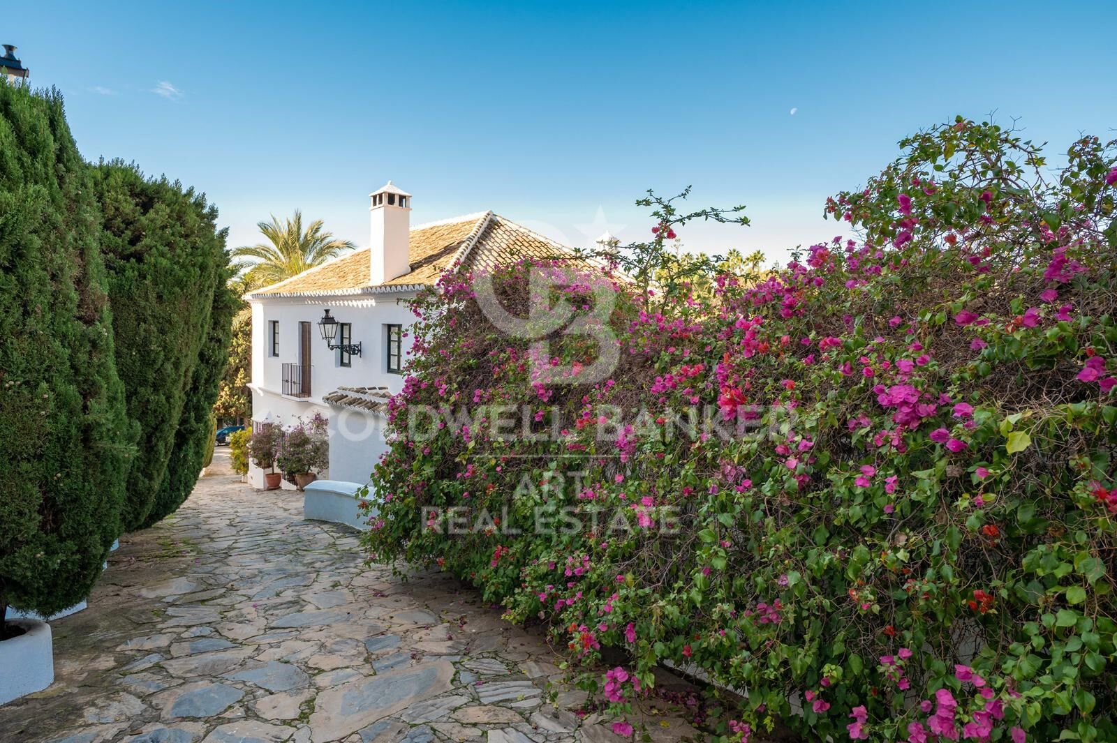 Charming townhouse with modern touches minutes from Puente Romano, Marbella