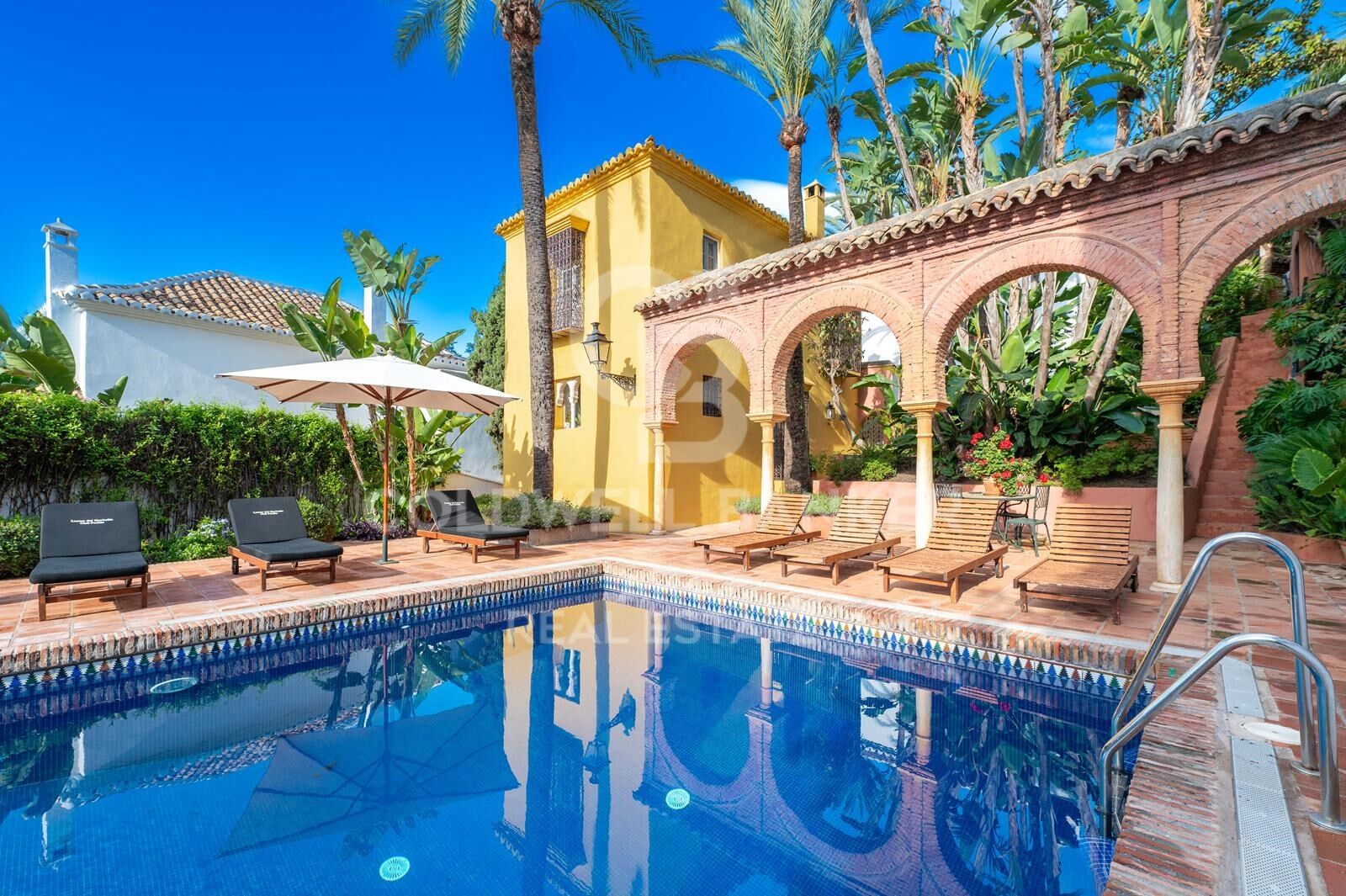 Charming townhouse with modern touches minutes from Puente Romano, Marbella