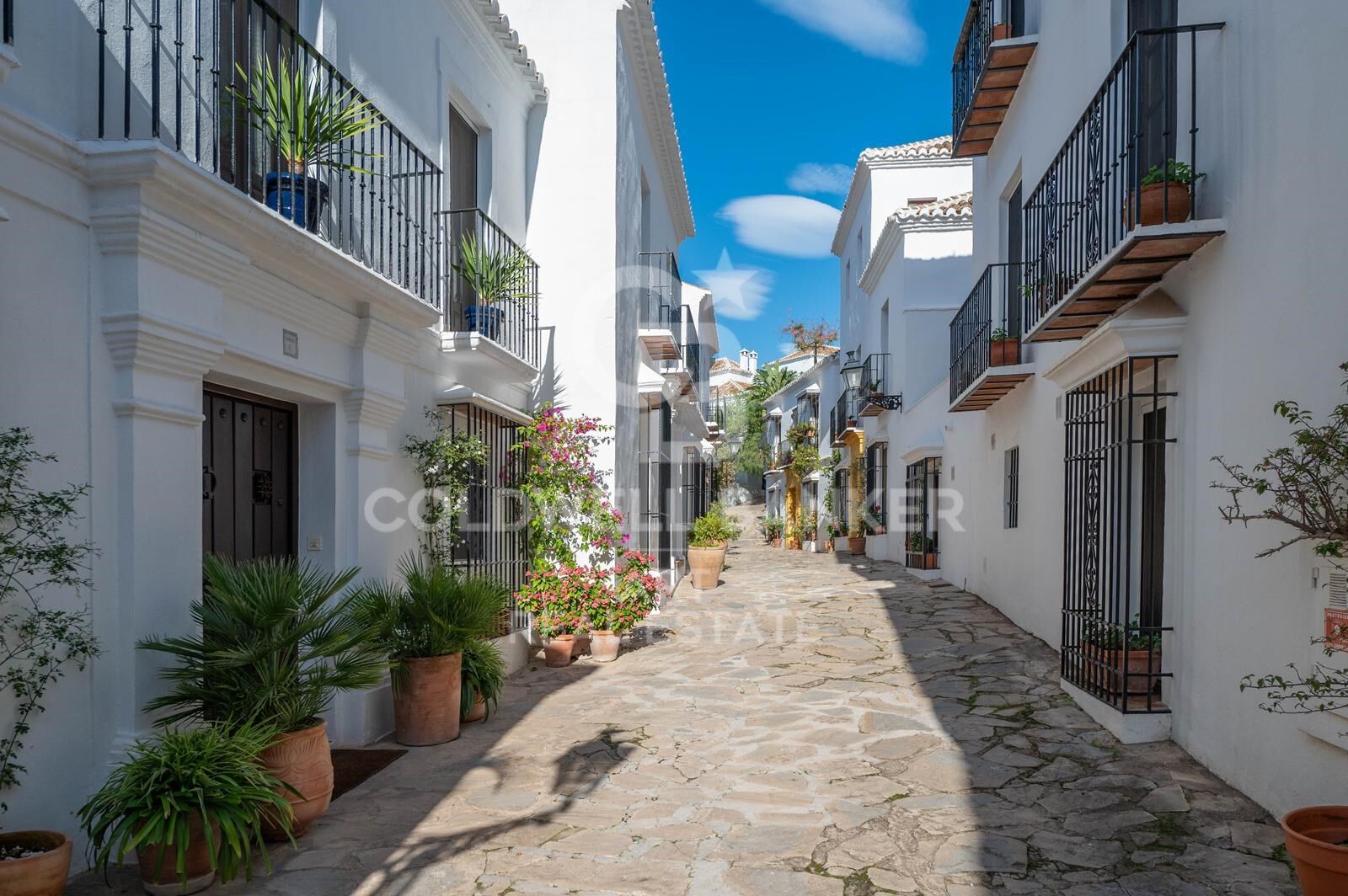 Charming townhouse with modern touches minutes from Puente Romano, Marbella