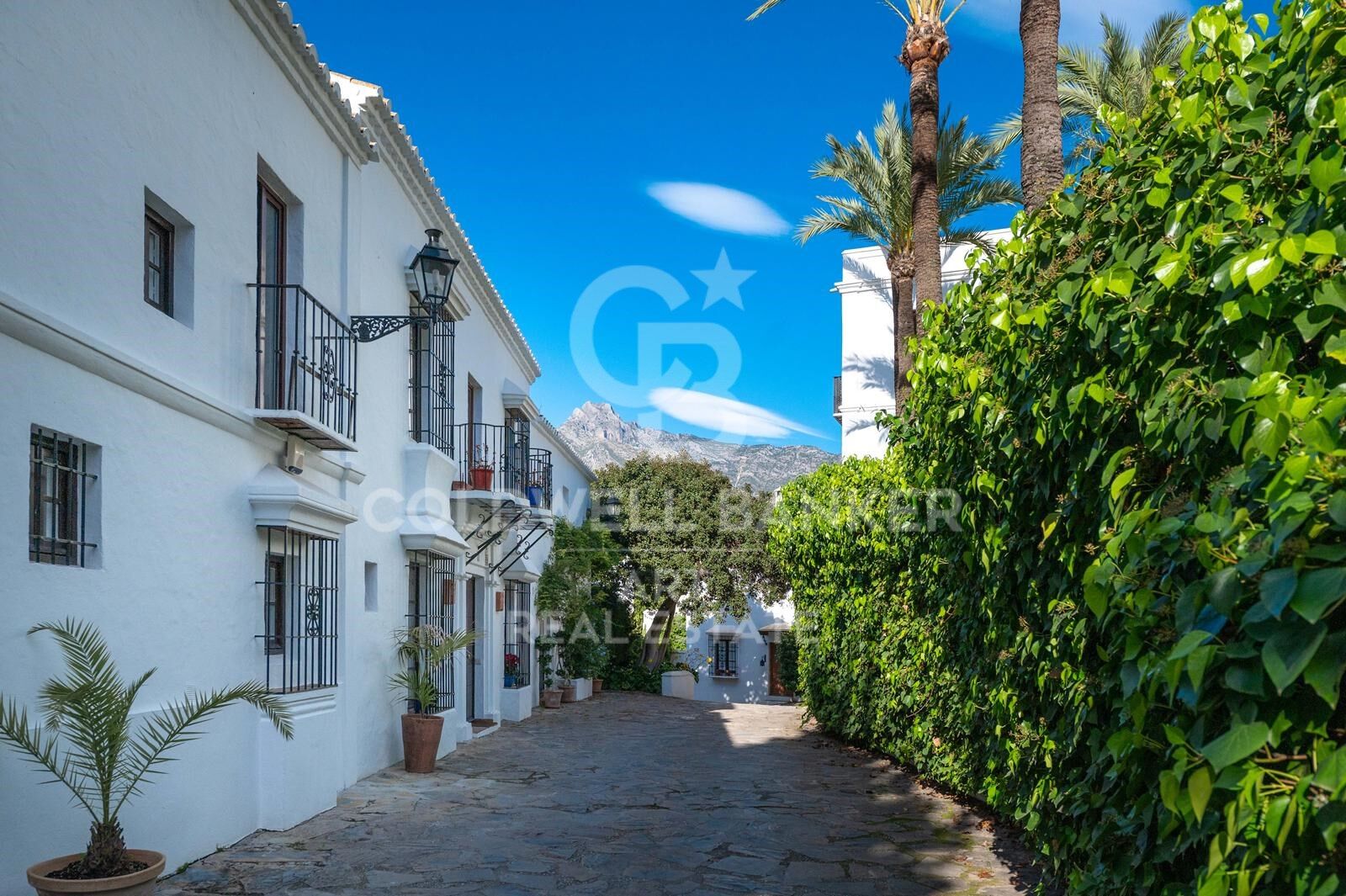 Charmantes Stadthaus mit modernen Akzenten, nur wenige Minuten von Puente Romano entfernt, Marbella