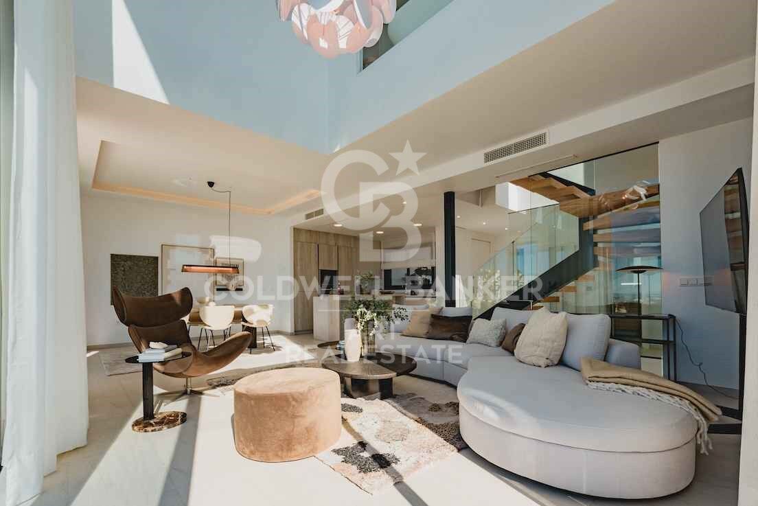 Magnifiques maisons de ville nouvellement construites avec des vues spectaculaires à Marbella