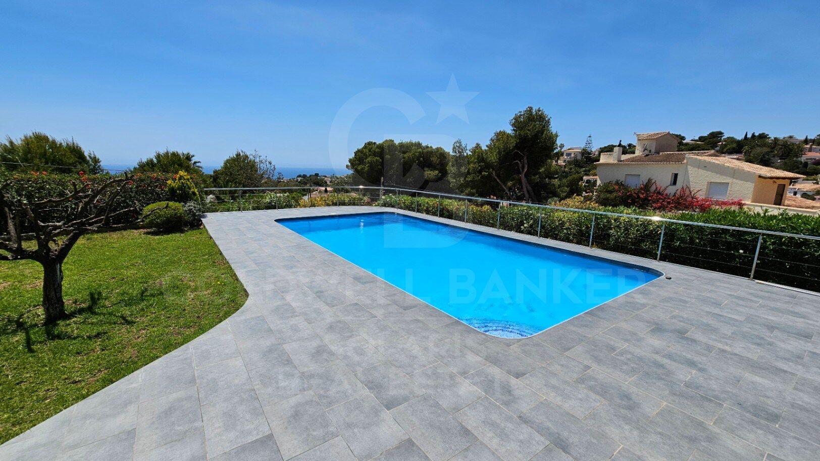 Encantadora villa de 4 dormitorios con vistas al mar en Balcón al Mar, Jávea.