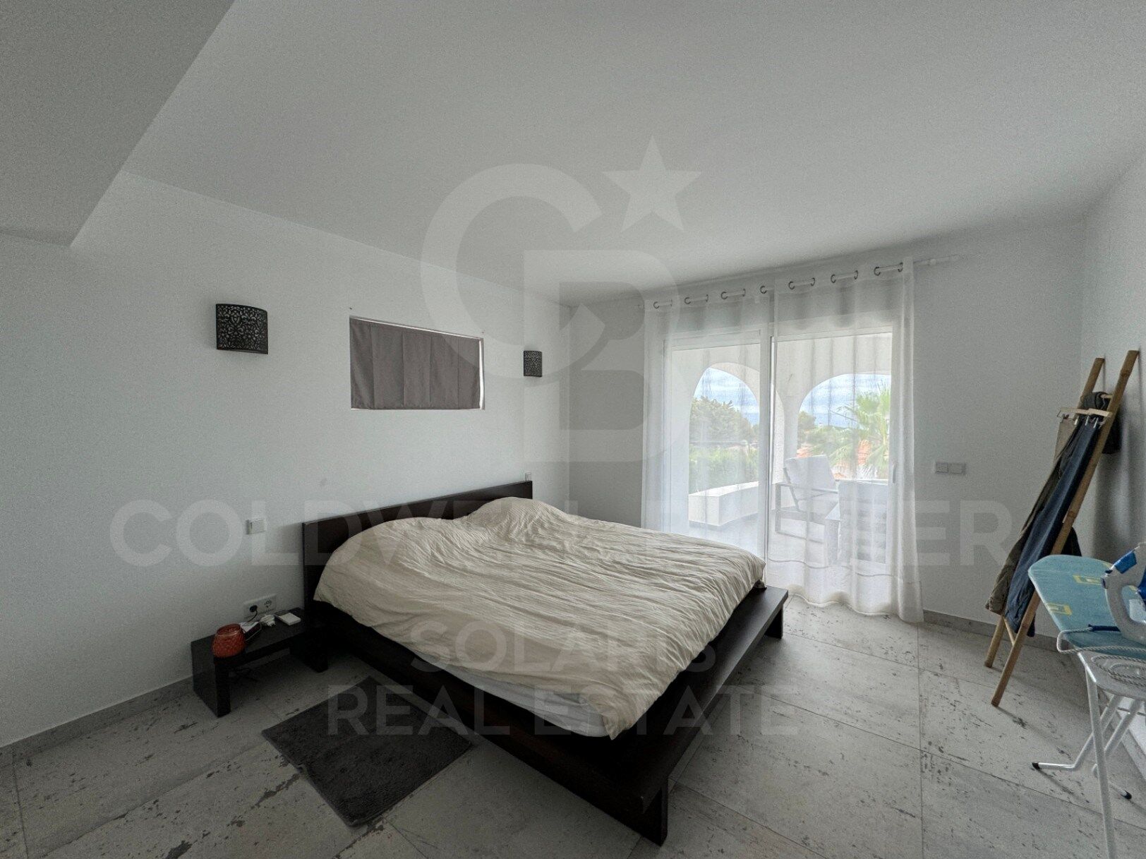 Encantadora villa de 4 dormitorios con vistas al mar en Balcón al Mar, Jávea.