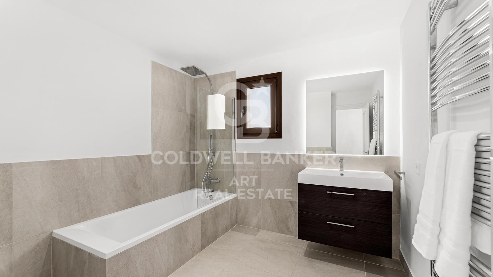 Exclusive Modern Andalusian Villa with Panoramic Sea and Mountain Views - Selwo, Estepona