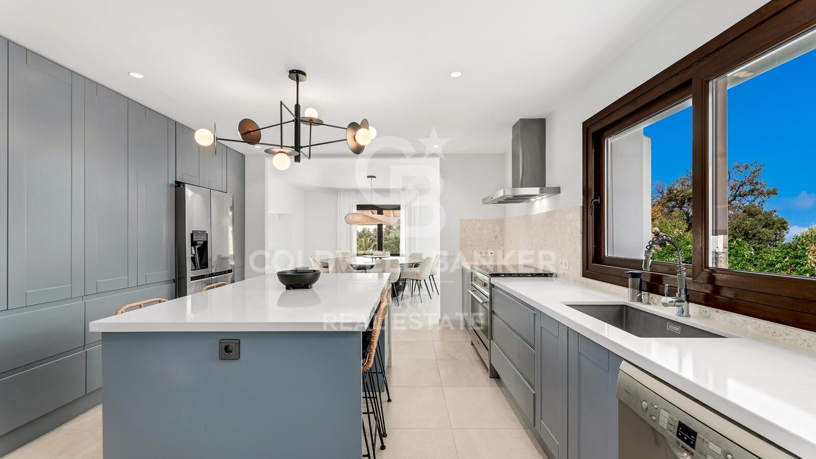 Exclusive Modern Andalusian Villa with Panoramic Sea and Mountain Views - Selwo, Estepona