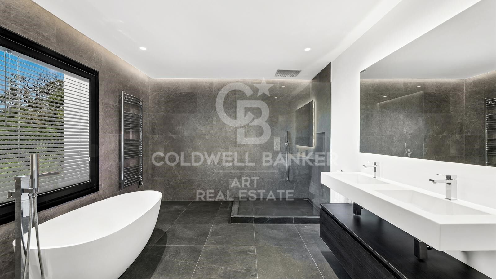 Exclusive Modern Andalusian Villa with Panoramic Sea and Mountain Views - Selwo, Estepona