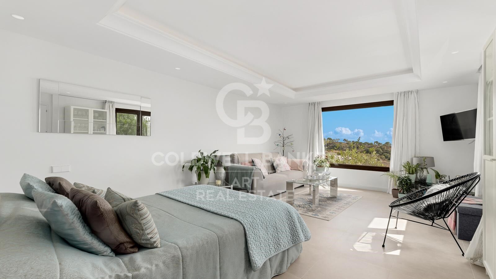 Exclusiva villa andaluza moderna con vistas panorámicas al mar y a la montaña, Selwo, Estepona