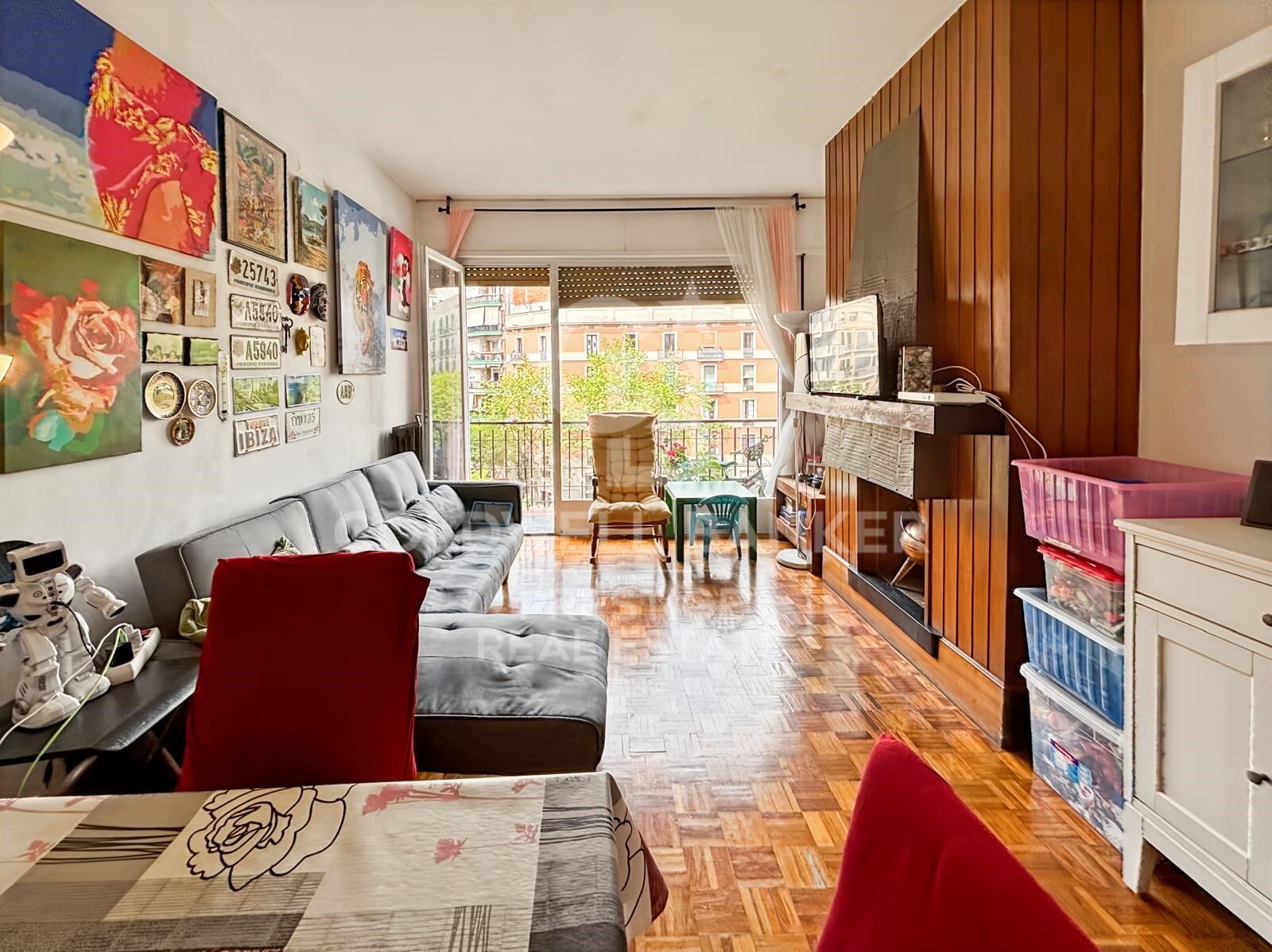 Piso a reformar con terraza tocando Enrique Granados