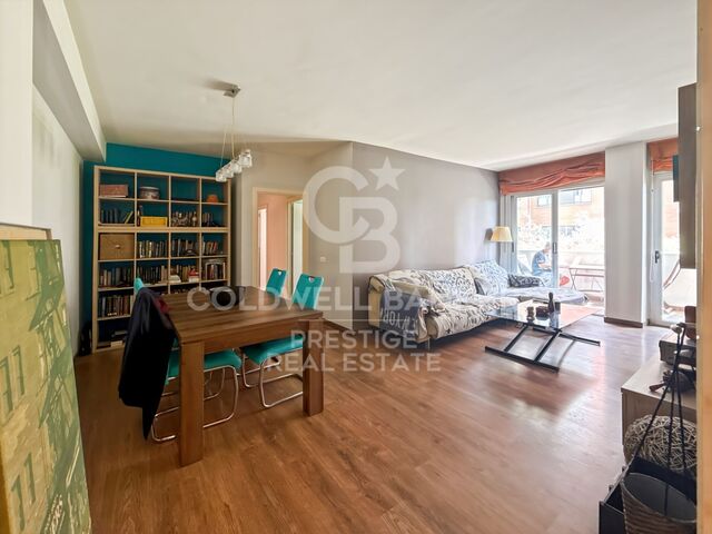 Appartement extérieur avec terrasse près de la mer