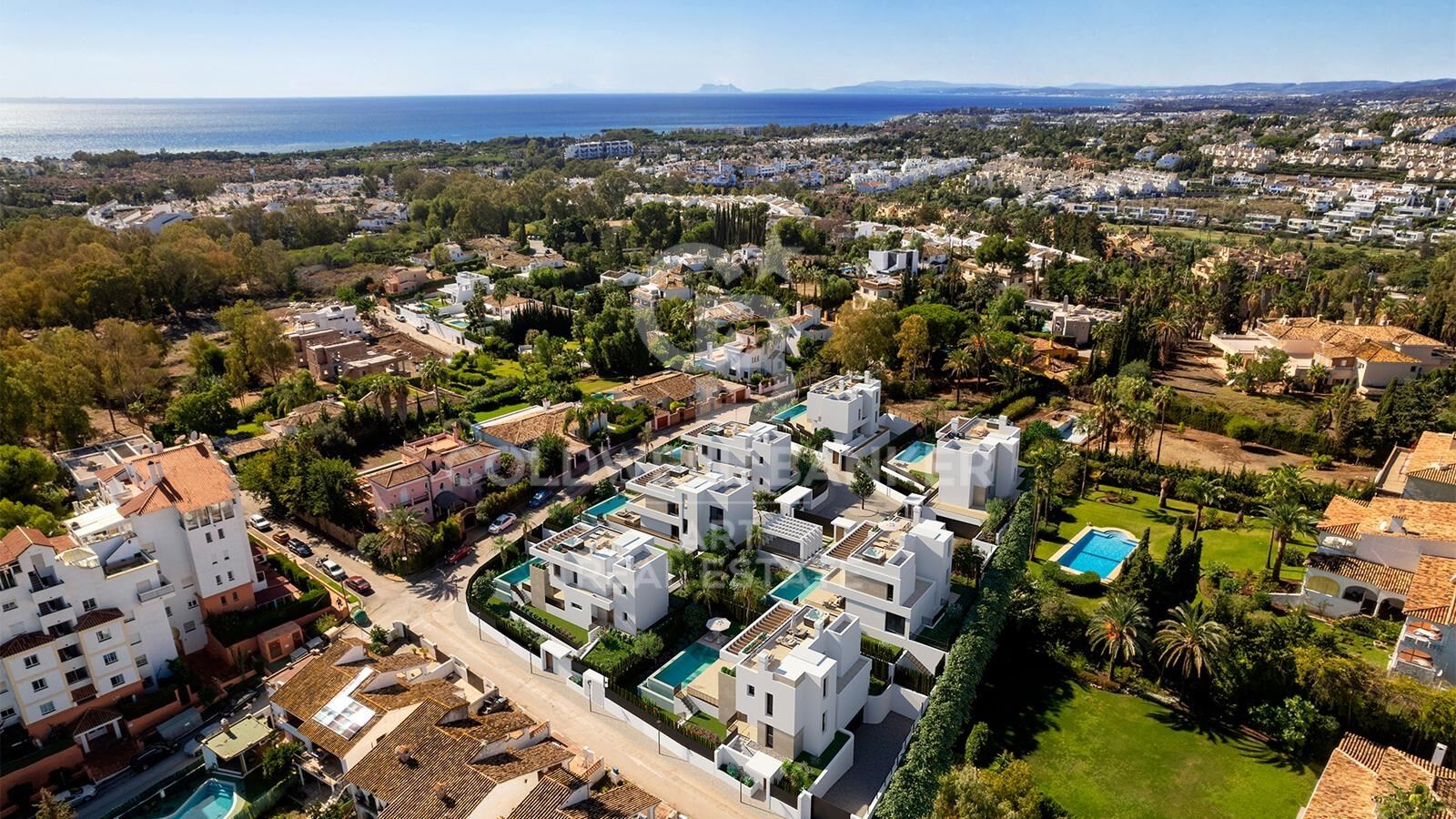 Exclusive detached villas in Atalaya, Estepona