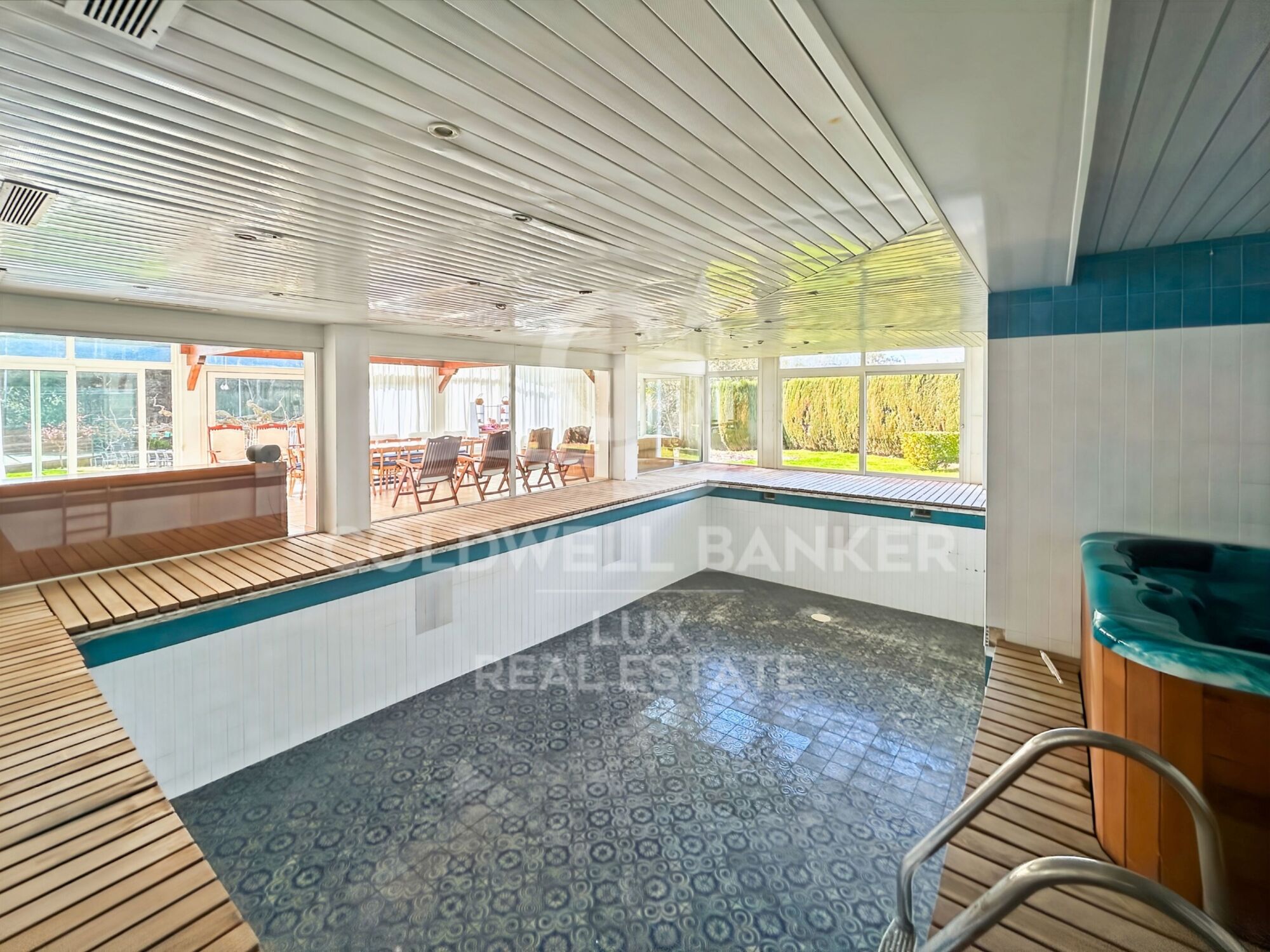 Property complex in Roses - Costa Brava, with multiple possibilities