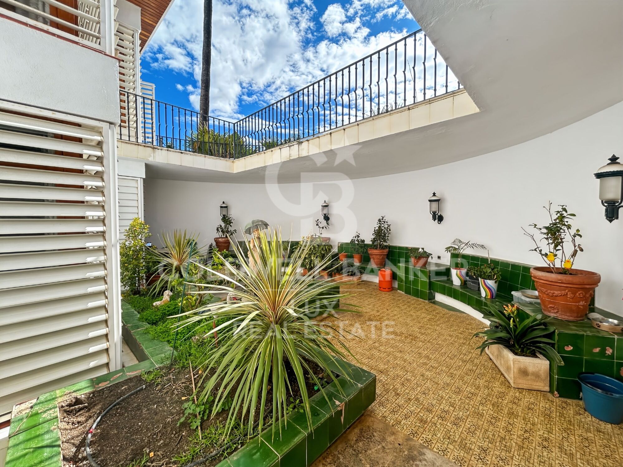 Property complex in Roses - Costa Brava, with multiple possibilities