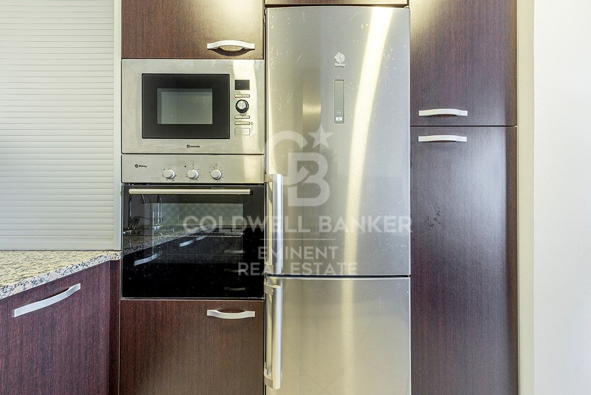 Votre refuge parfait à Sitges : Villa avec piscine, court de tennis et maison d'invités