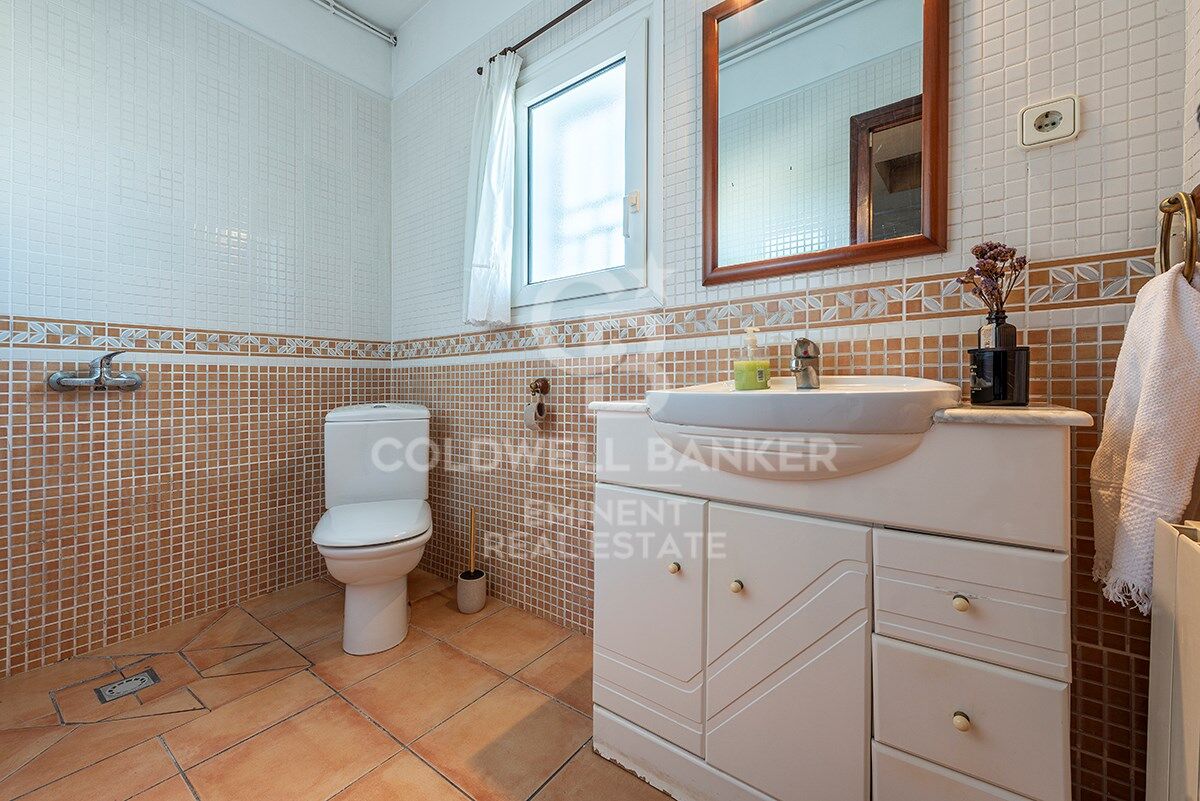 Ihr perfekter Rückzugsort in Sitges: Villa mit Pool, Tennisplatz und Gästehaus