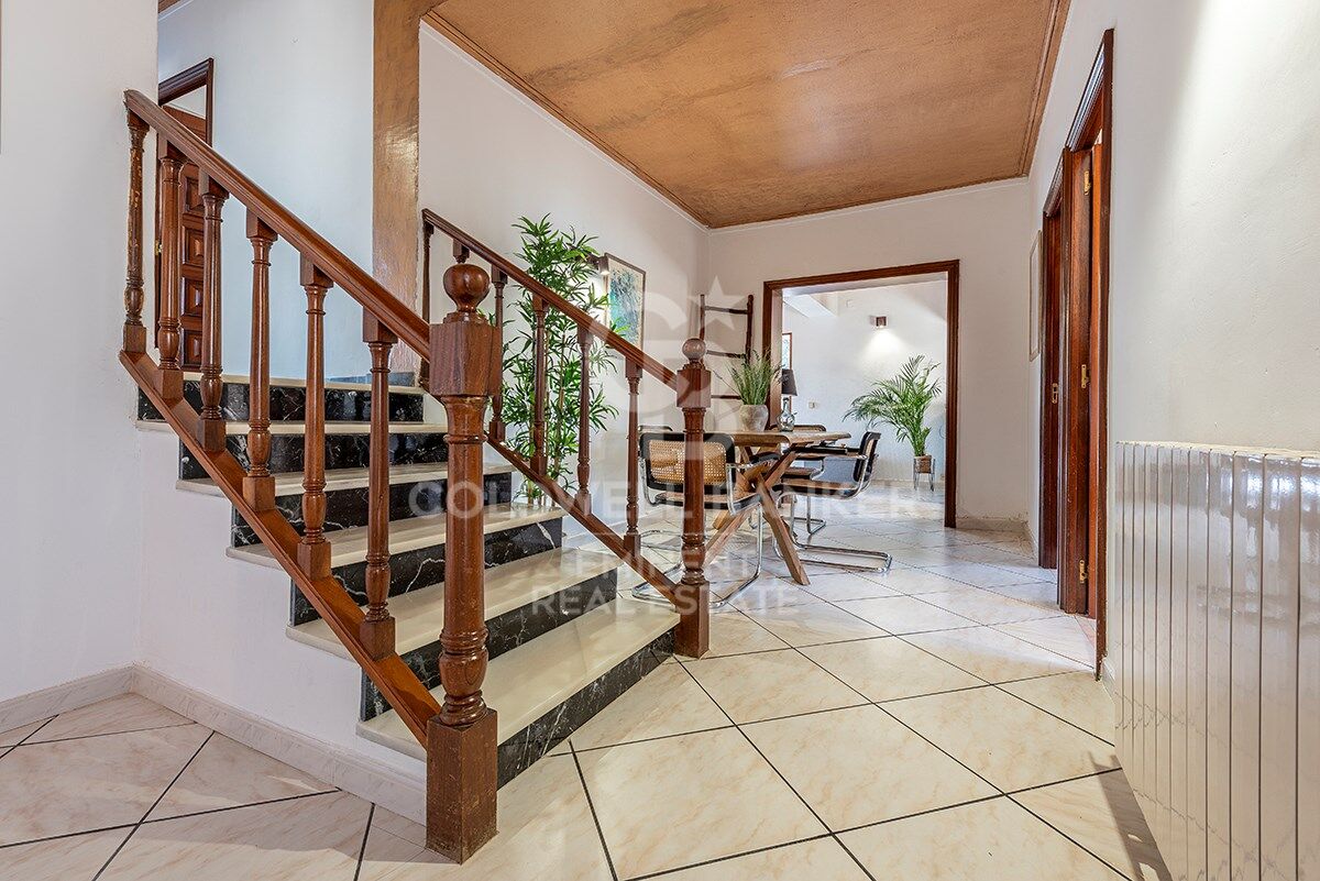 Ihr perfekter Rückzugsort in Sitges: Villa mit Pool, Tennisplatz und Gästehaus