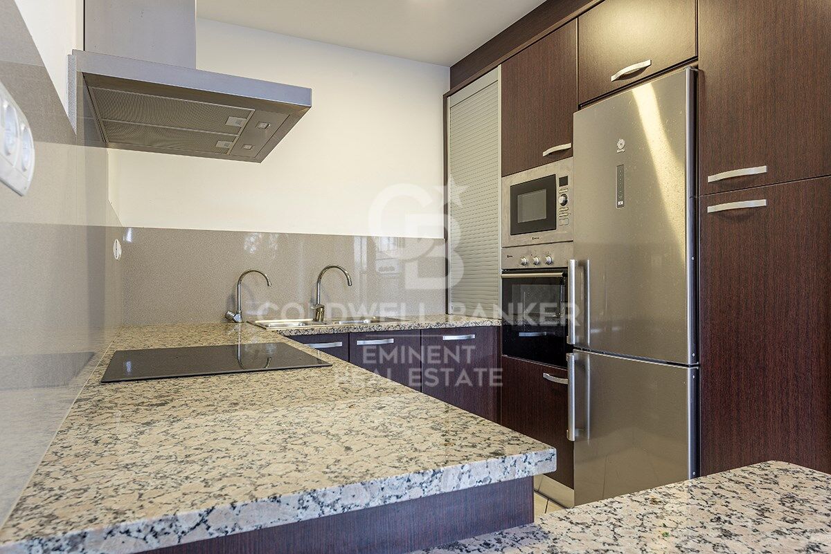 Votre refuge parfait à Sitges : Villa avec piscine, court de tennis et maison d'invités