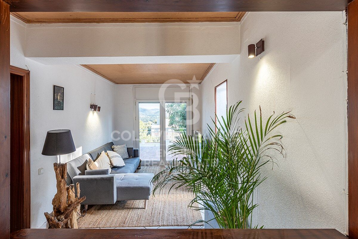 Votre refuge parfait à Sitges : Villa avec piscine, court de tennis et maison d'invités