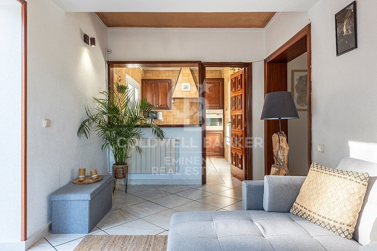 Votre refuge parfait à Sitges : Villa avec piscine, court de tennis et maison d'invités