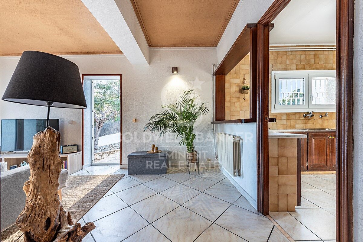 Votre refuge parfait à Sitges : Villa avec piscine, court de tennis et maison d'invités