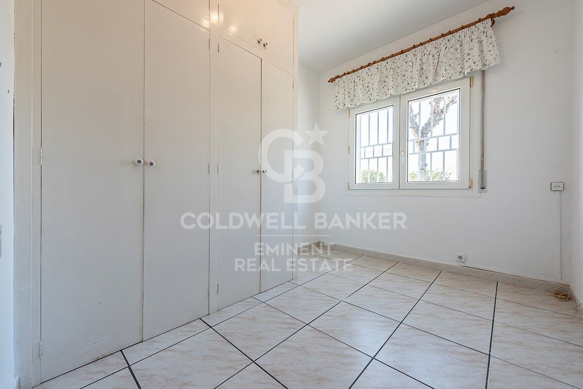 Your Perfect Retreat in Sitges: Villa with Pool, Tennis Court and Guest House