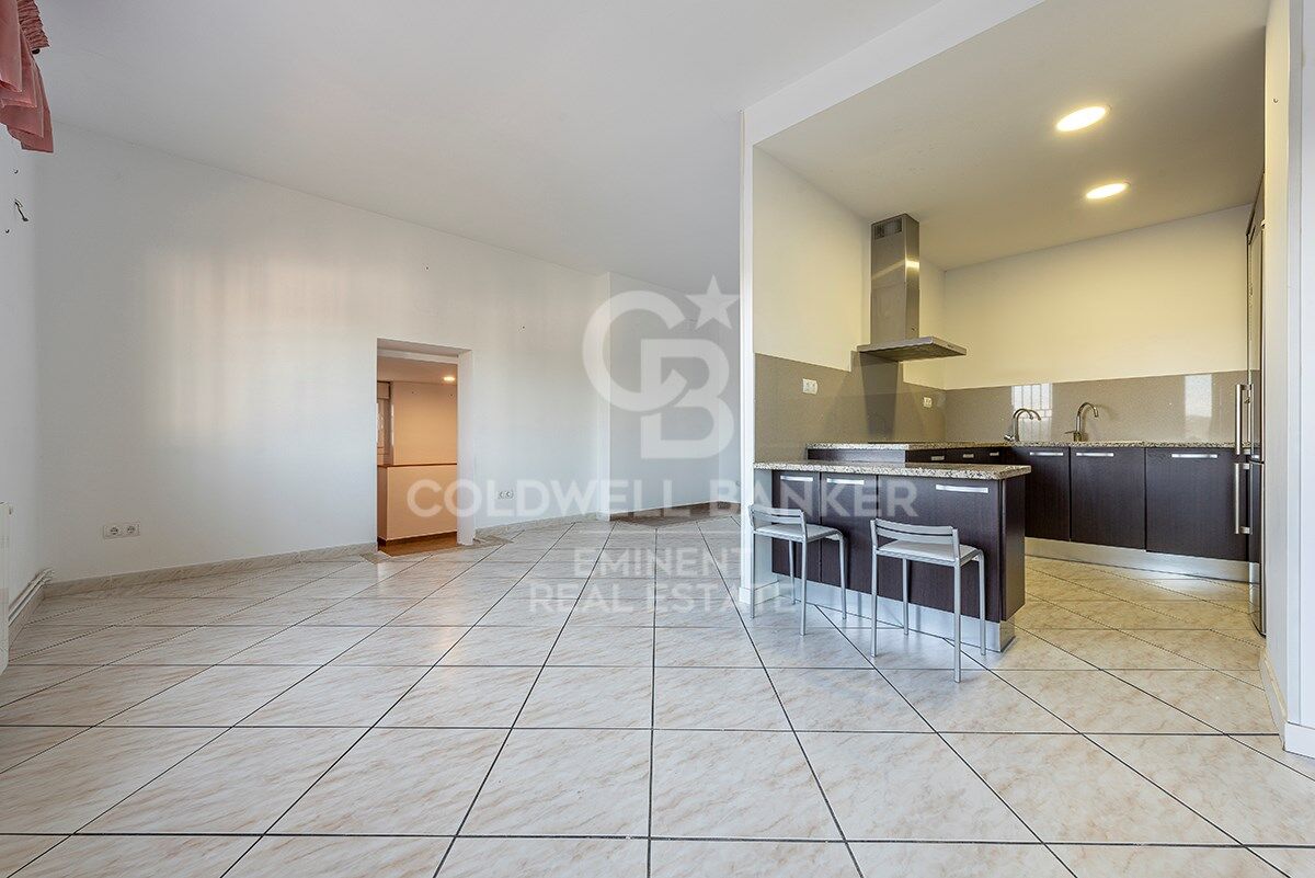 Votre refuge parfait à Sitges : Villa avec piscine, court de tennis et maison d'invités