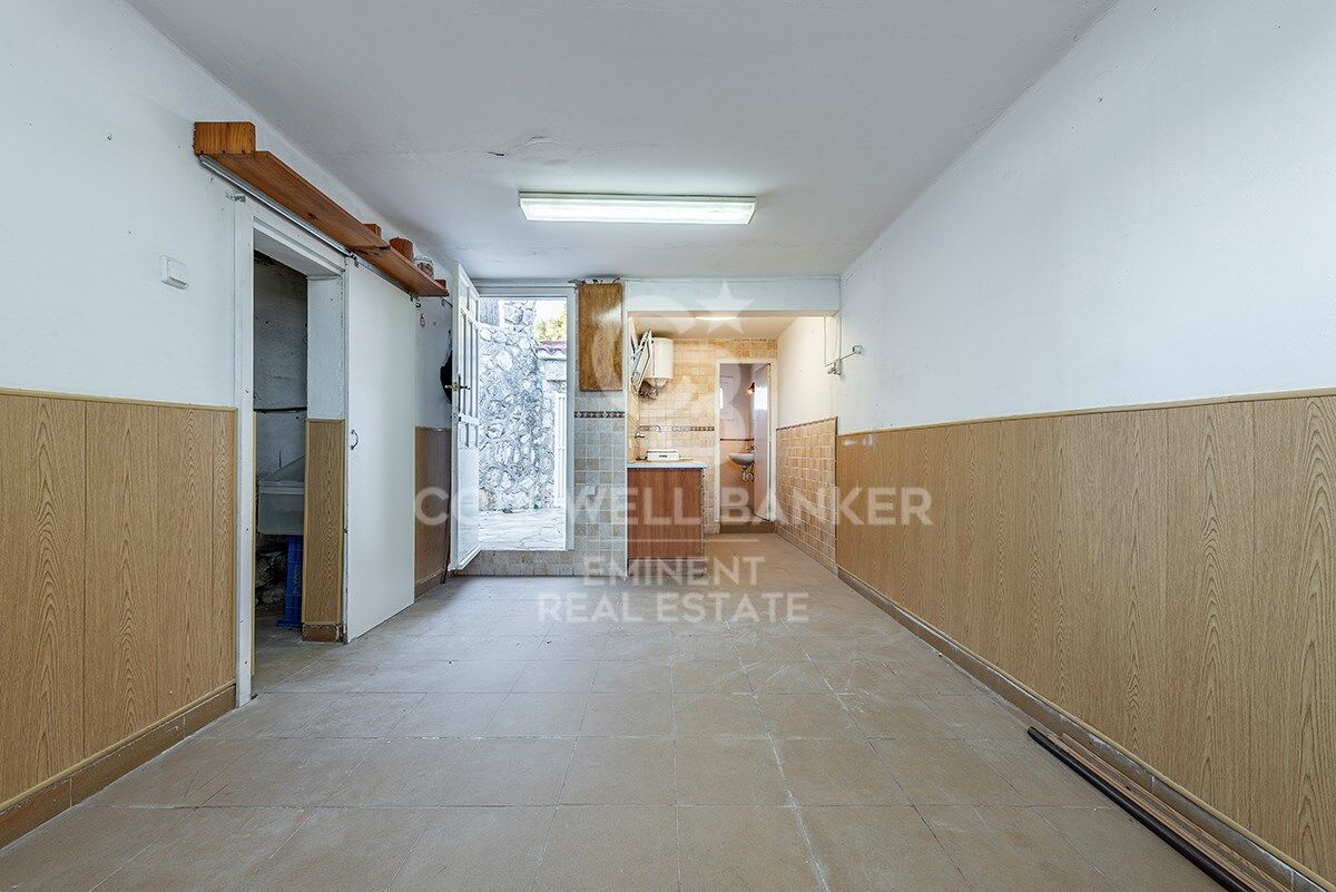 Your Perfect Retreat in Sitges: Villa with Pool, Tennis Court and Guest House