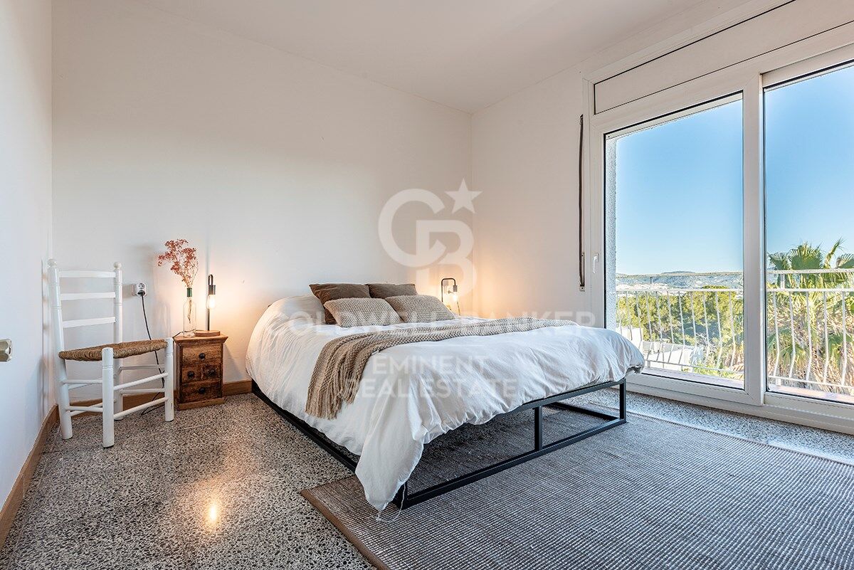 Votre refuge parfait à Sitges : Villa avec piscine, court de tennis et maison d'invités