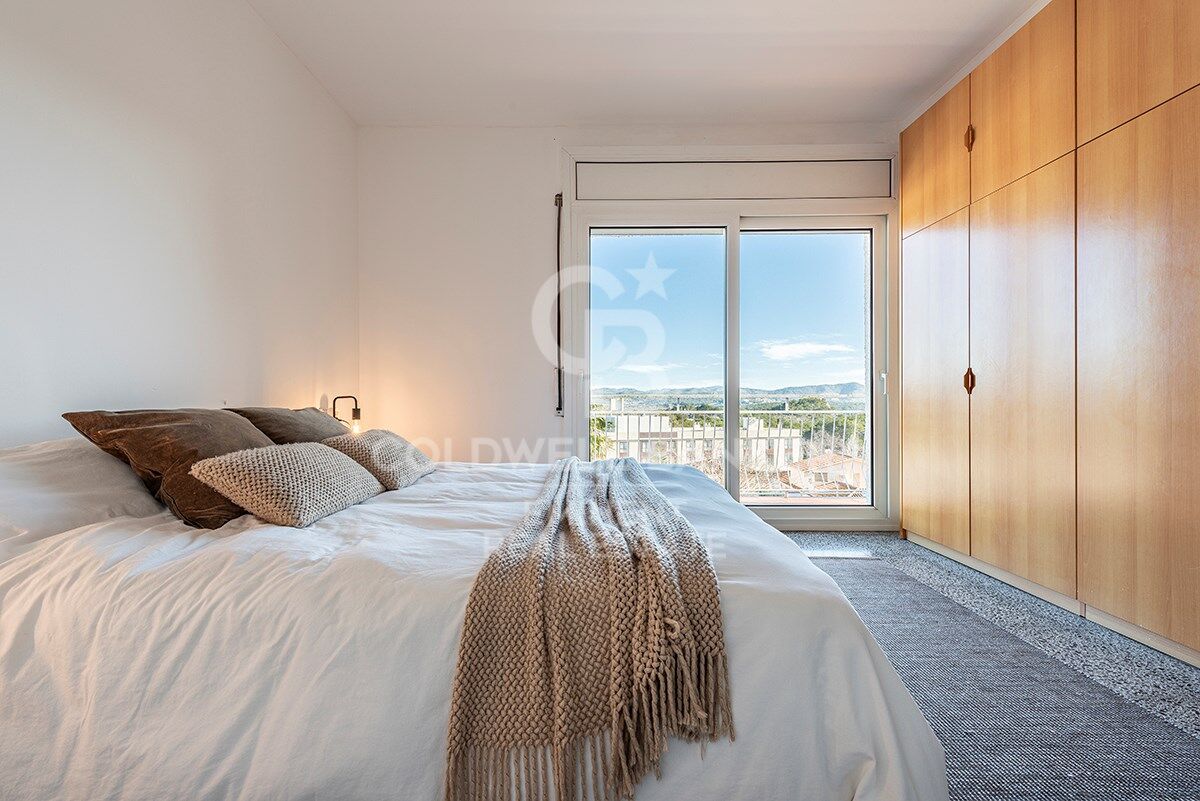 Votre refuge parfait à Sitges : Villa avec piscine, court de tennis et maison d'invités