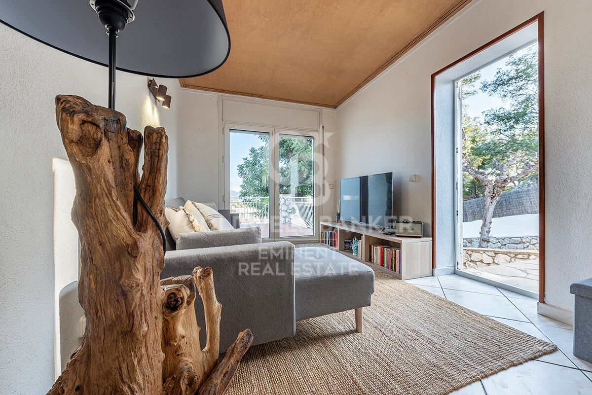 Ihr perfekter Rückzugsort in Sitges: Villa mit Pool, Tennisplatz und Gästehaus