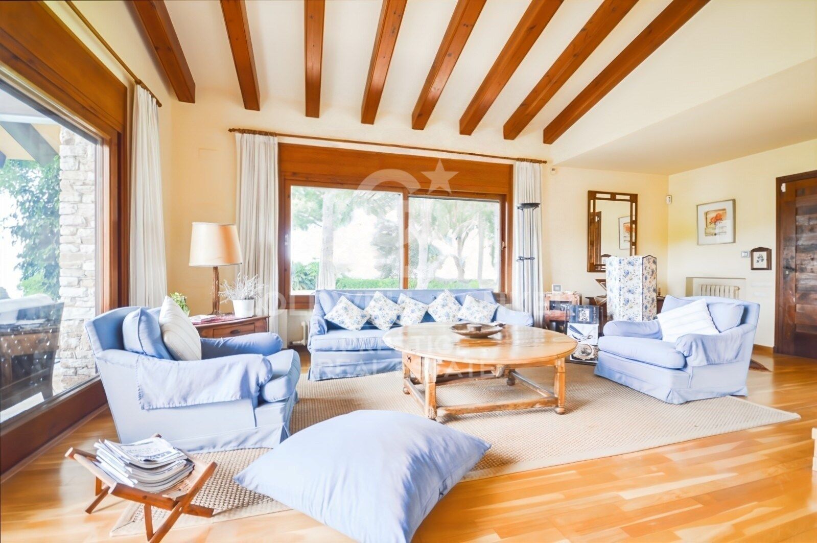 Home with Dual Living Spaces in a Prime Location