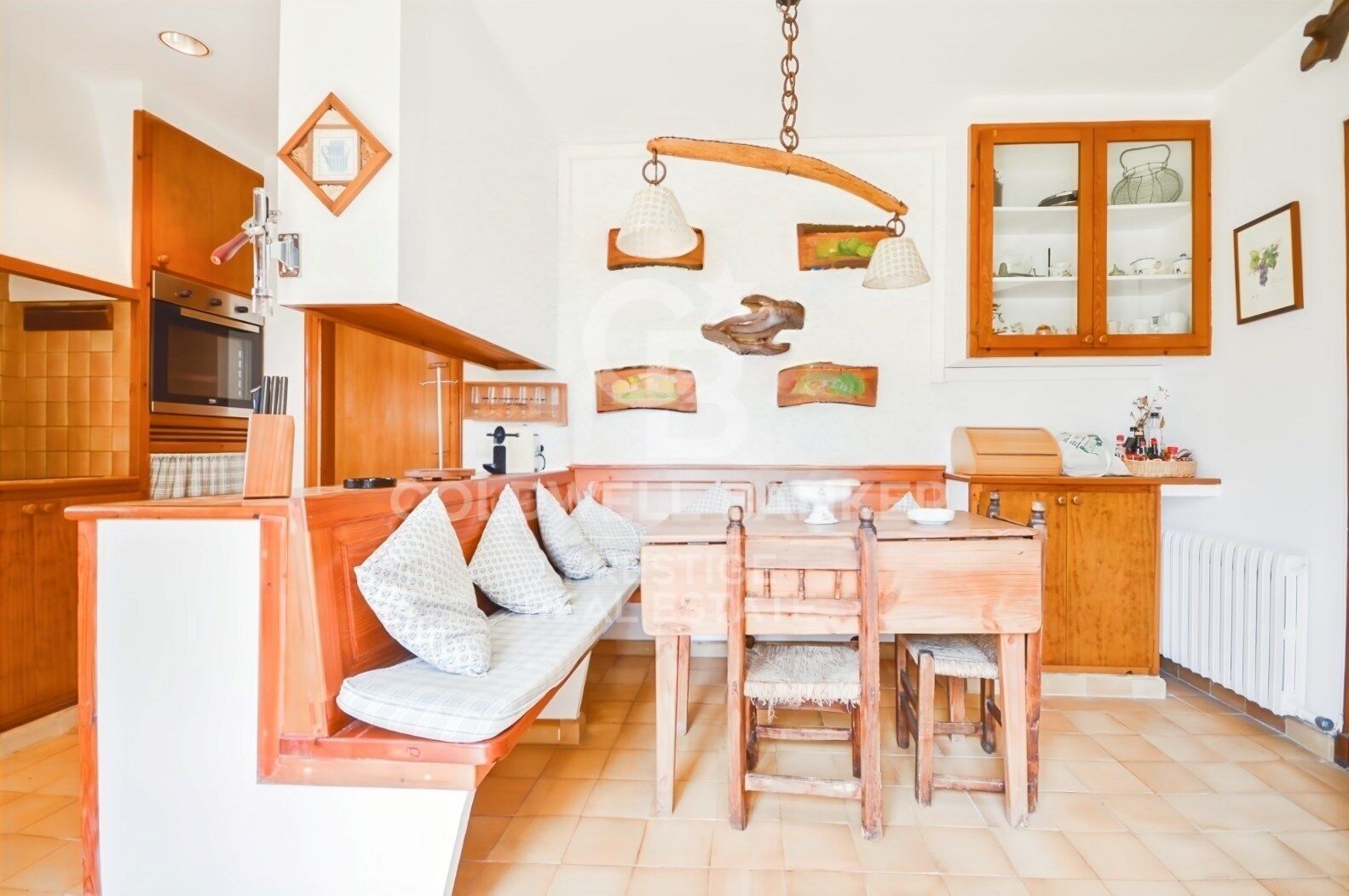 Home with Dual Living Spaces in a Prime Location