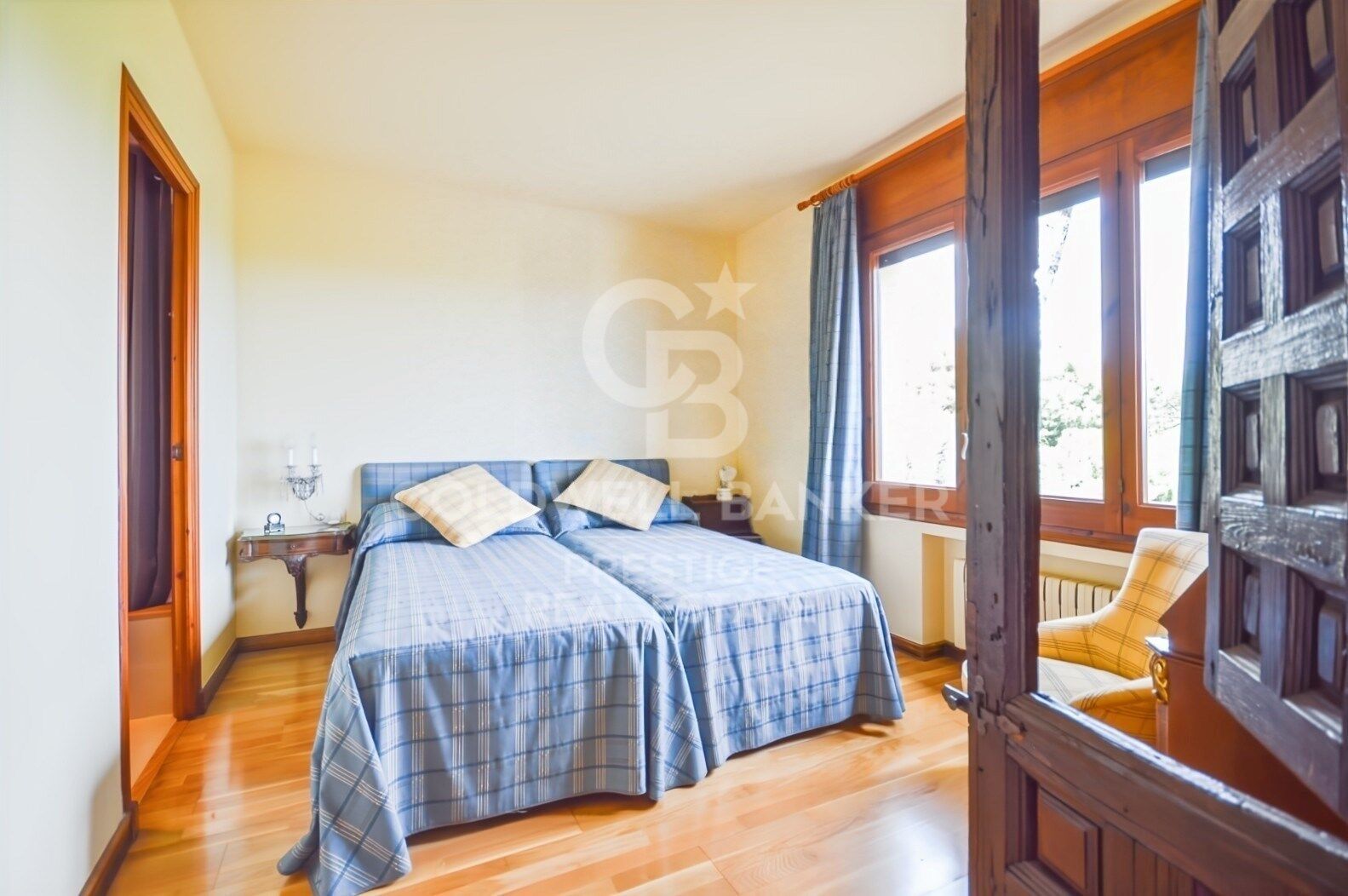 Home with Dual Living Spaces in a Prime Location