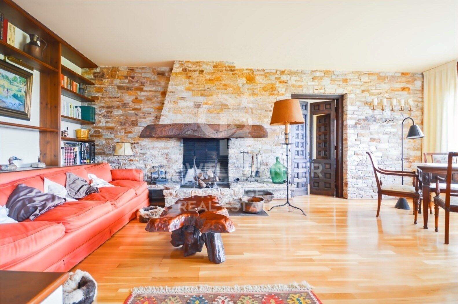 Home with Dual Living Spaces in a Prime Location