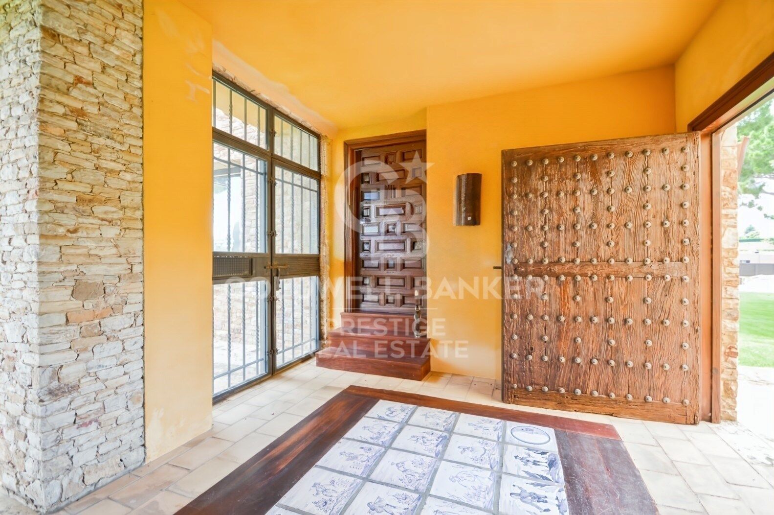 Home with Dual Living Spaces in a Prime Location