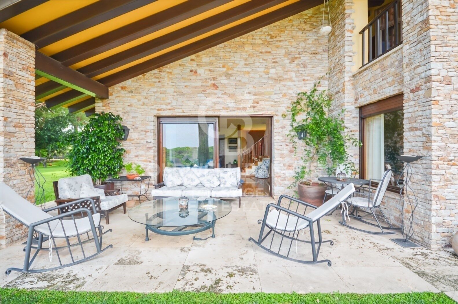 Home with Dual Living Spaces in a Prime Location