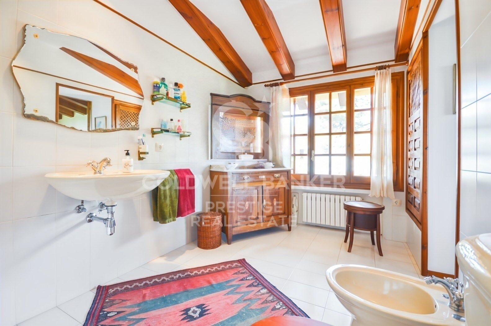 Home with Dual Living Spaces in a Prime Location