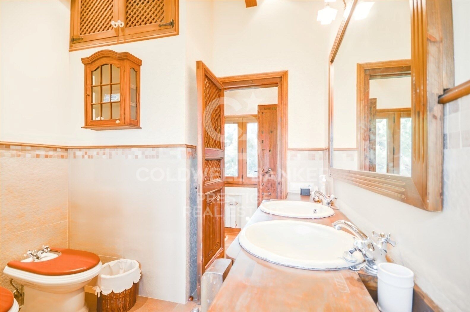 Home with Dual Living Spaces in a Prime Location