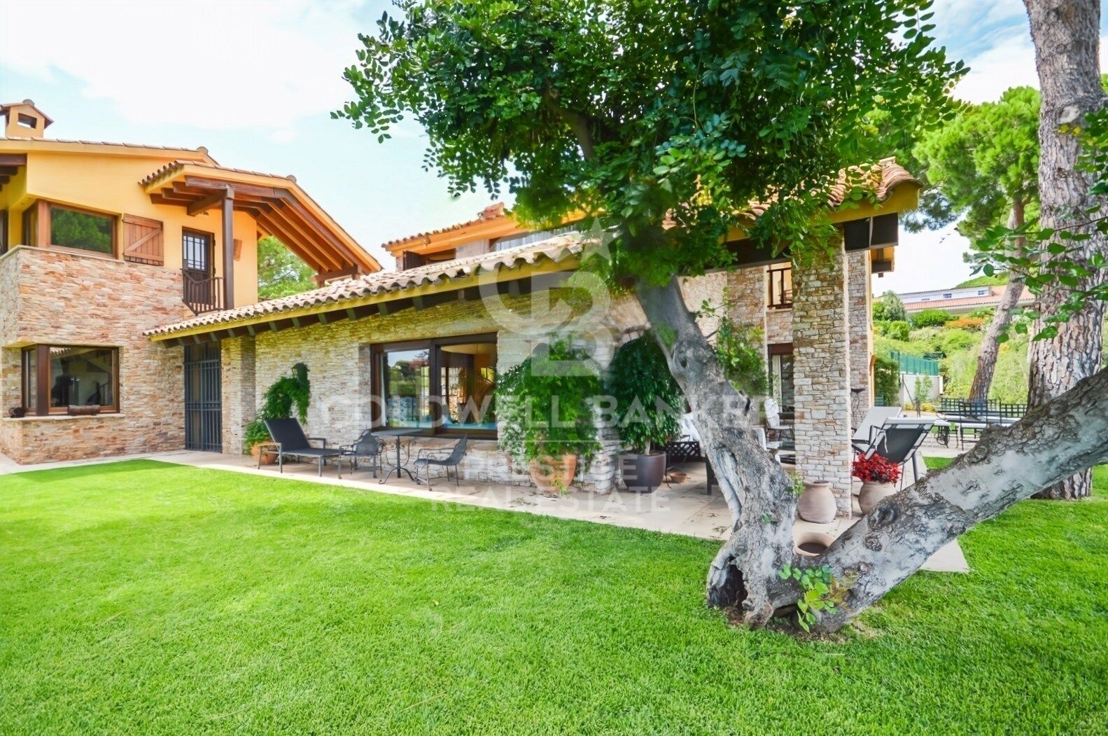 Haus mit zwei Wohneinheiten in privilegierter Lage