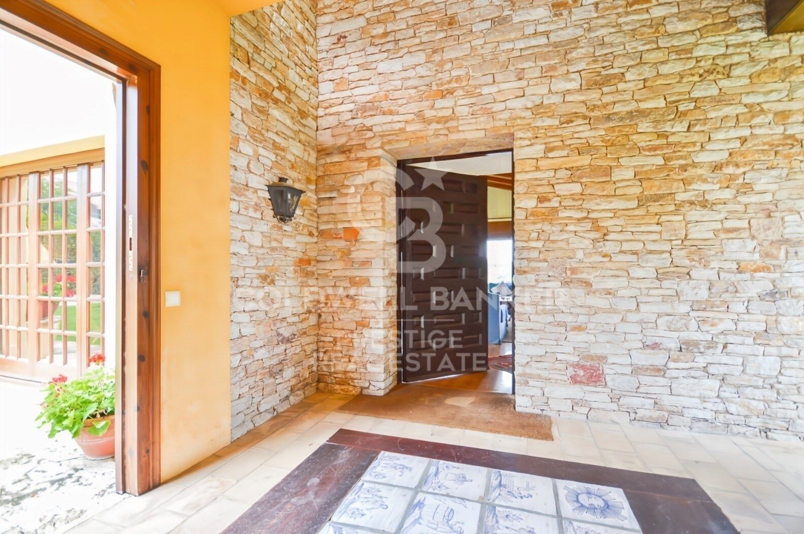 Home with Dual Living Spaces in a Prime Location