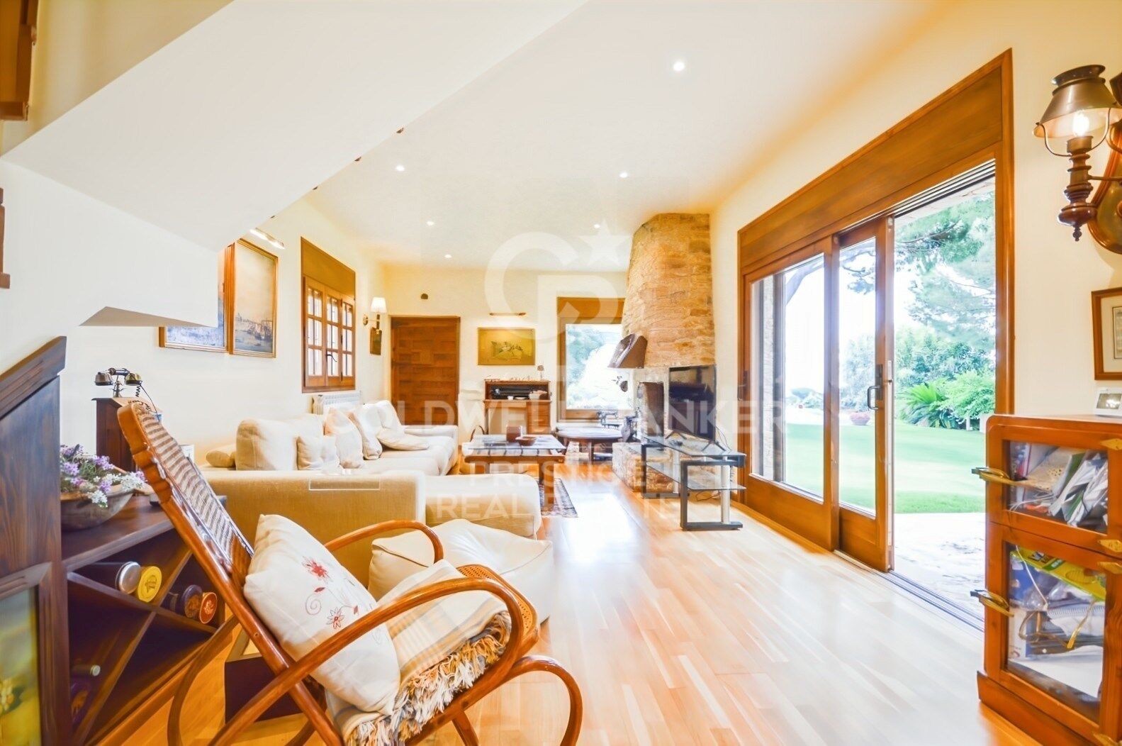 Home with Dual Living Spaces in a Prime Location