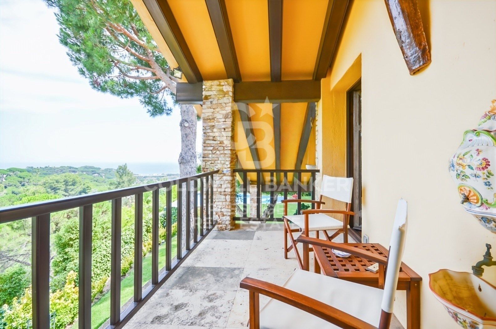 Home with Dual Living Spaces in a Prime Location