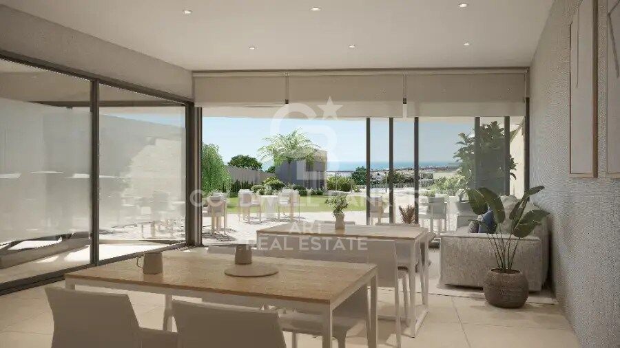 Residencial de lujo con amplias terrazas y vistas al mar en Estepona